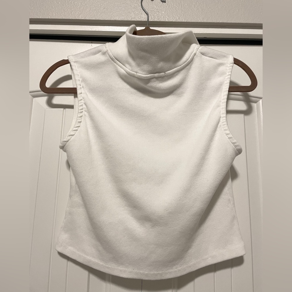 Heiny Collection Ribbed Collared Sleeveless Crop Top - Picture 3 of 3